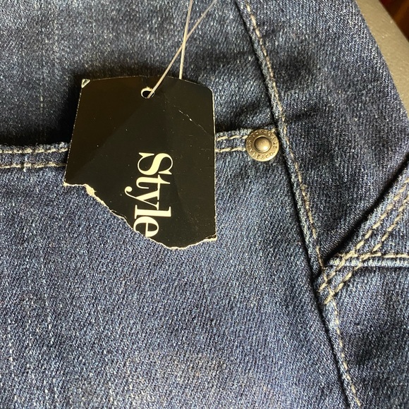 NWT Style&Co Denim Pencil Skirt. Size 4 - Picture 4 of 5